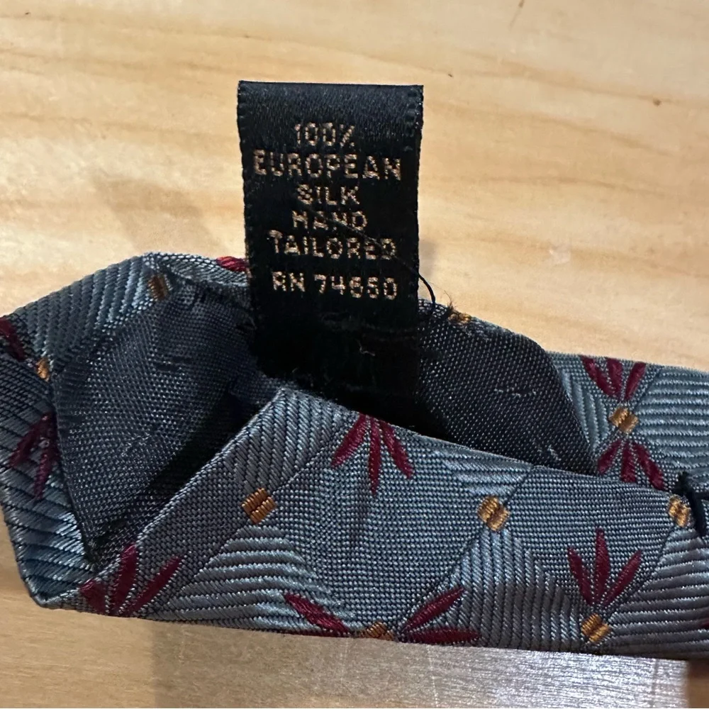 Audrey Buckner Gray and Red Geometric Silk Tie - Picture 5 of 5